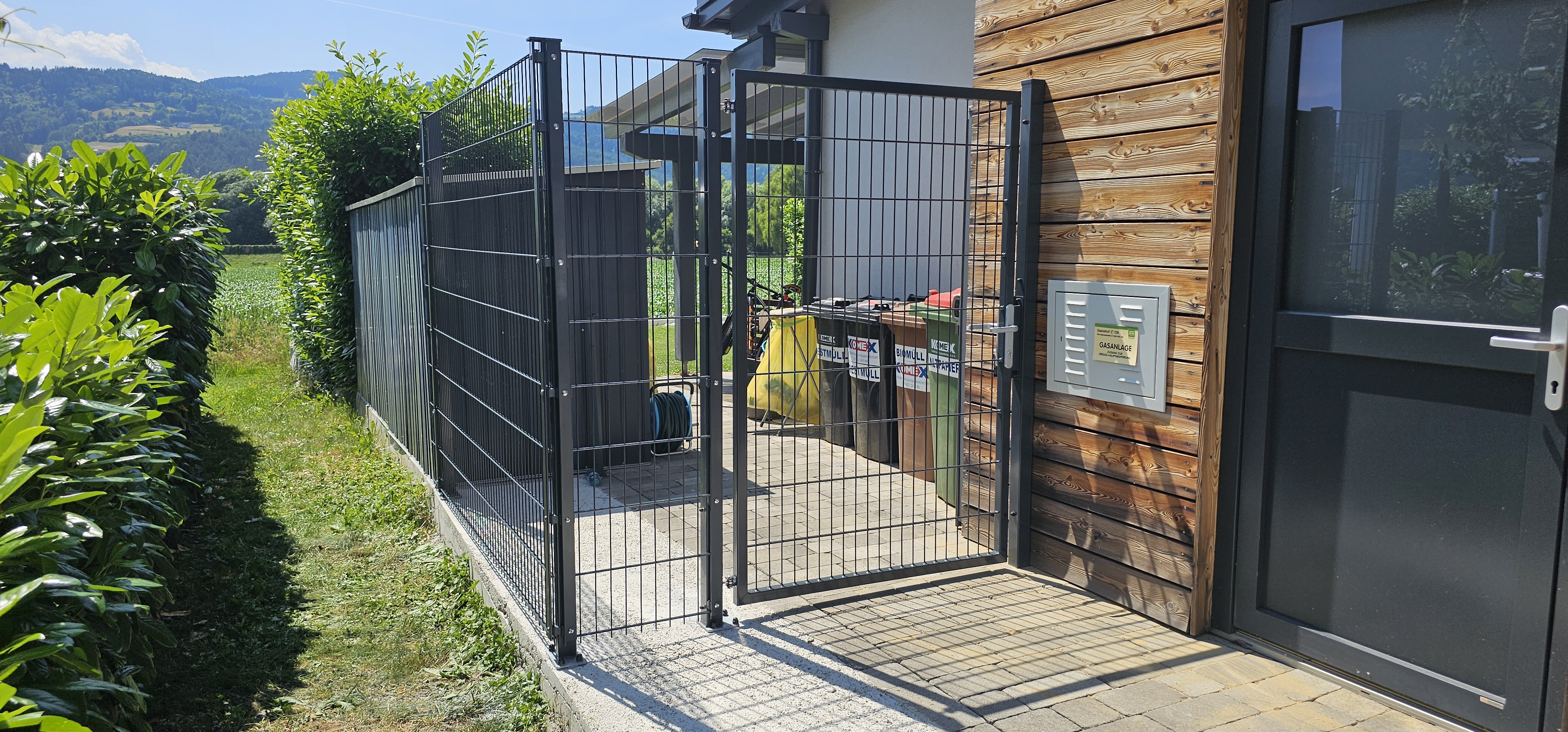 Krottendorf – Doppelstabmattenzaun 6/5/6 in Anthrazit mit Gartentor